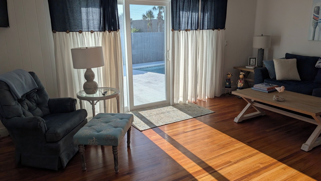 Photo of Livingroom in Plaza Shores