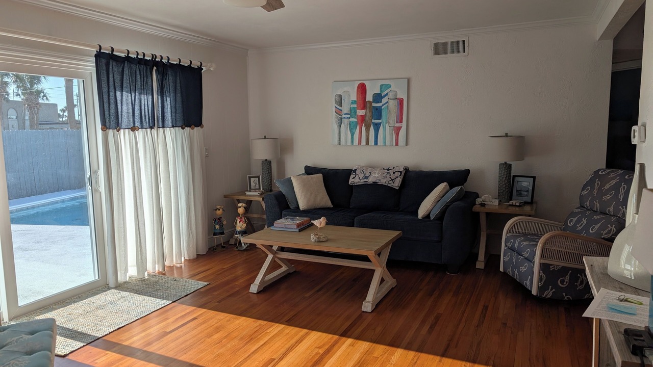 Photo of Livingroom in Plaza Shores