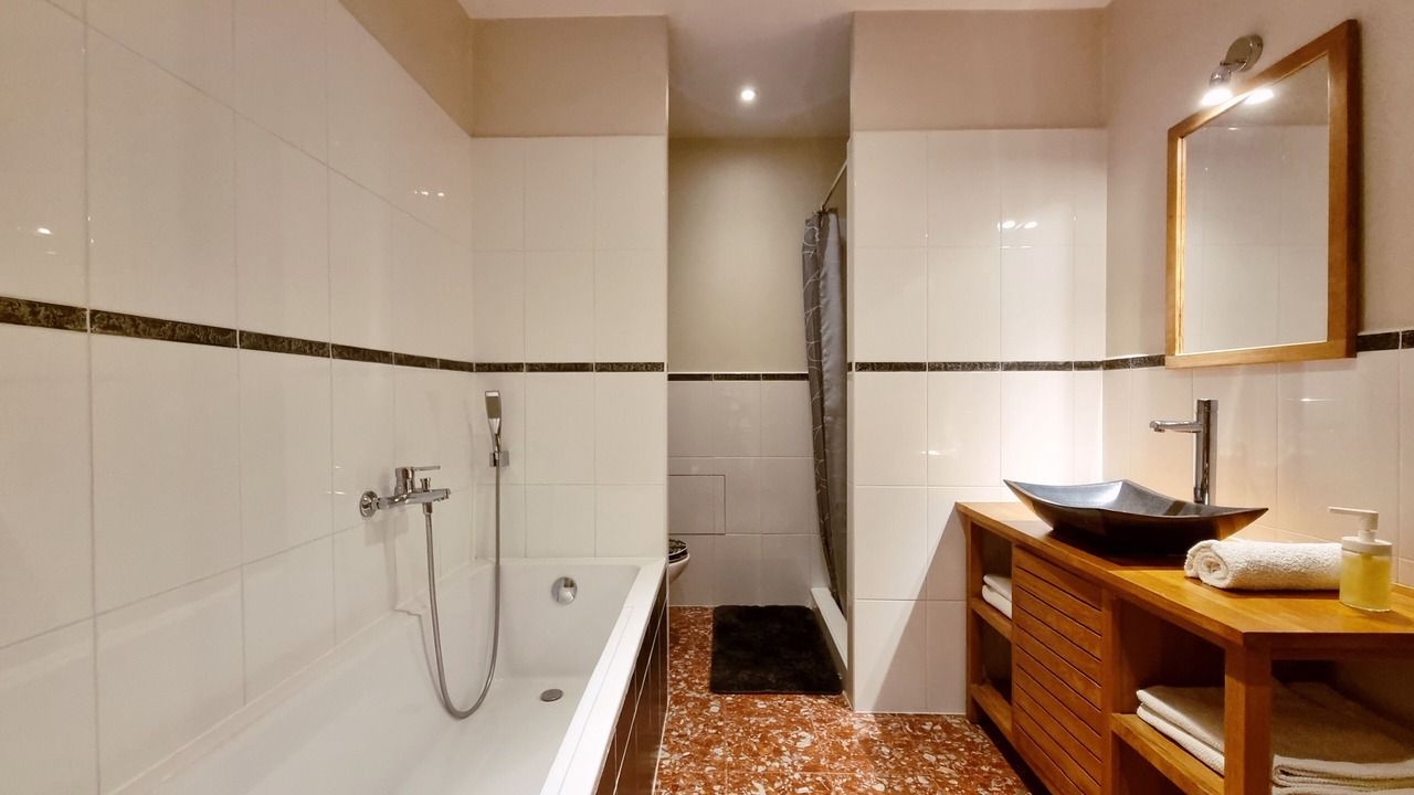 Photo of Bathroom in Olonzac