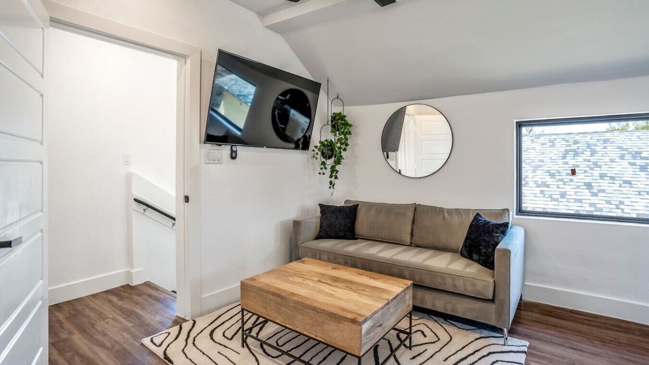 Photo of Livingroom in East Downtown Houston
