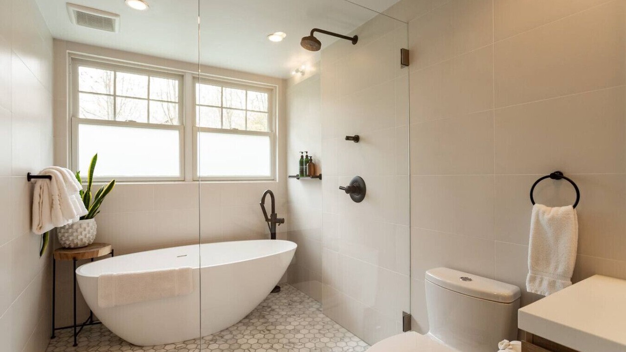 Photo of Bathroom in East Hampton North