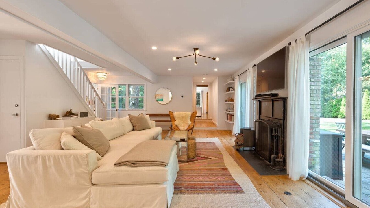 Photo of Livingroom in East Hampton North