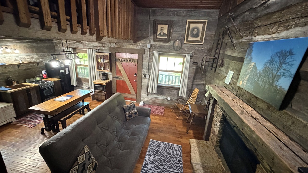 Photo of Livingroom in Hardin County