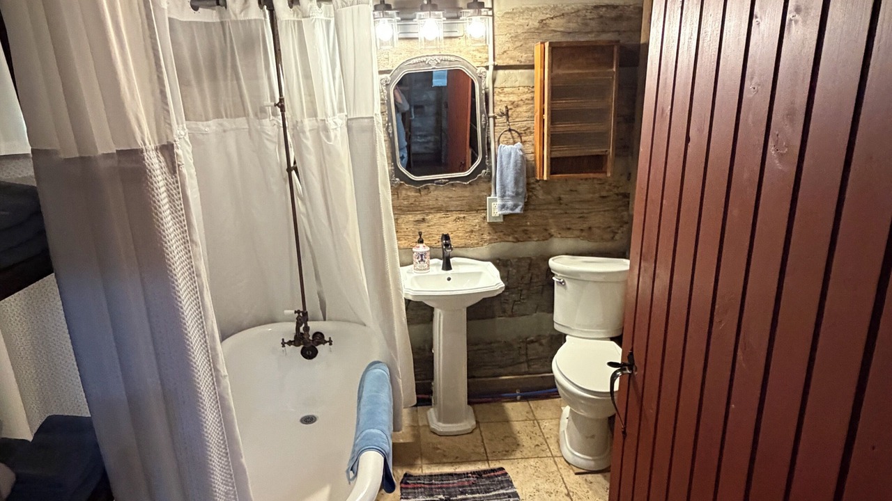 Photo of Bathroom in Hardin County