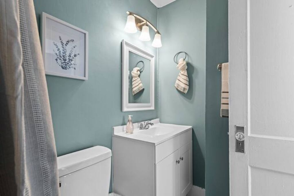 Photo of Bathroom in Fox Hill - Grandview