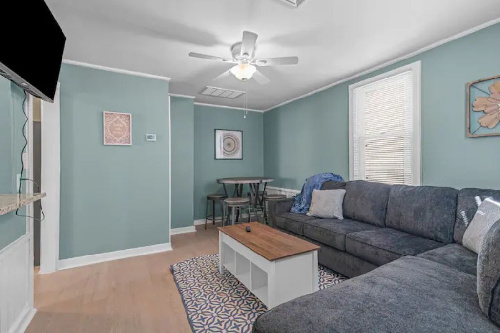 Photo of Livingroom in Fox Hill - Grandview