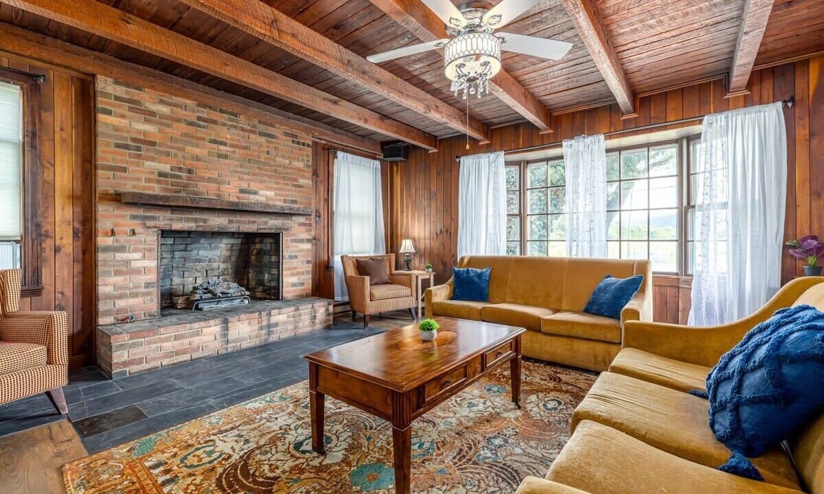 Photo of Livingroom in Fishers Hill