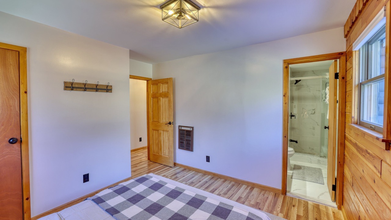 Photo of Bedroom in Roscoe