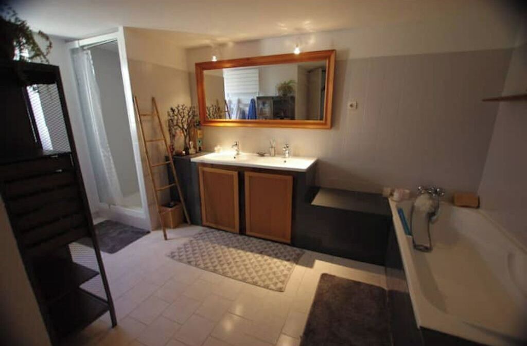 Photo of Bathroom in Souzay-Champigny