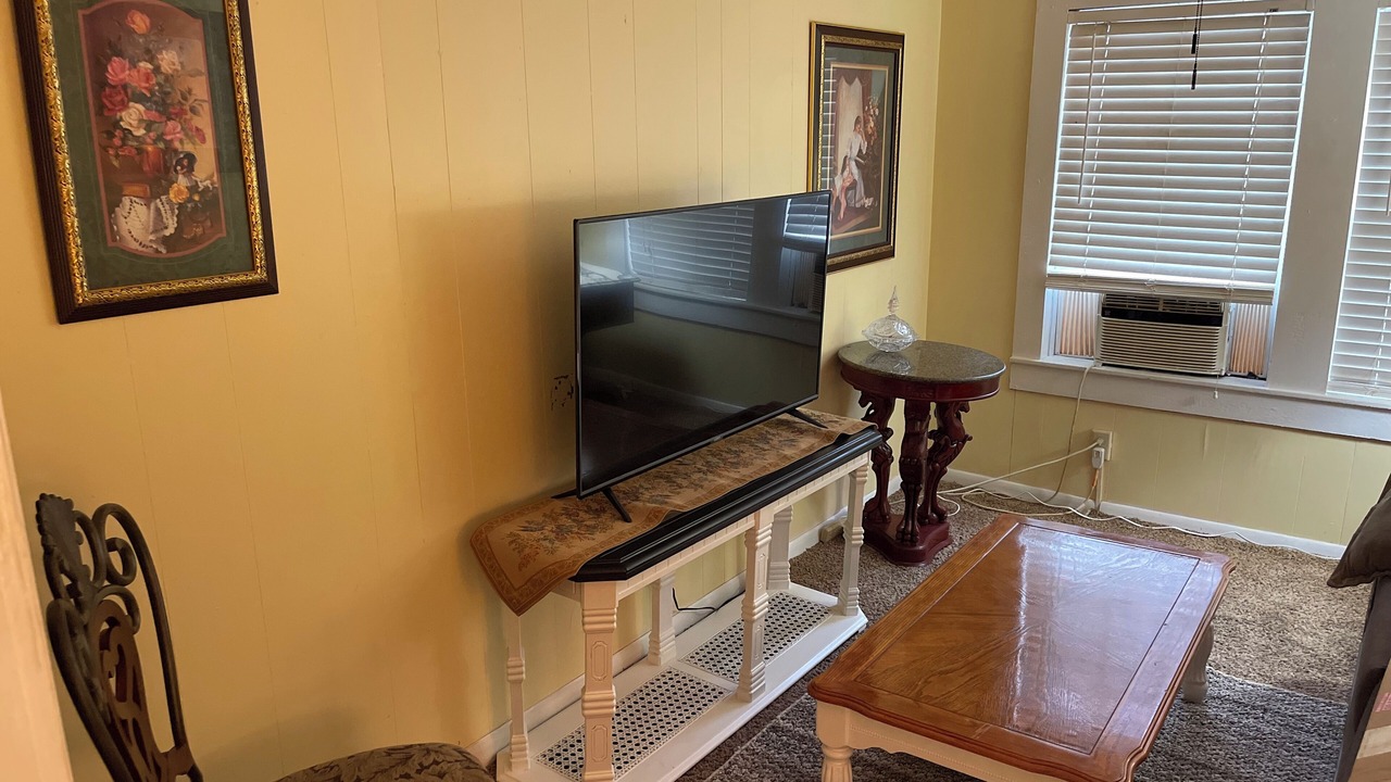 Photo of Livingroom in Monticello