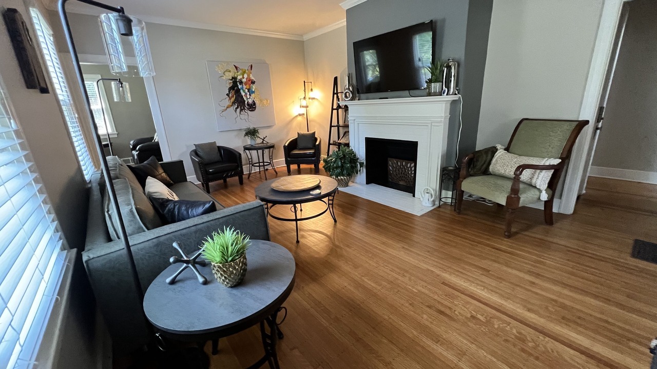 Photo of Livingroom in Elizabethtown