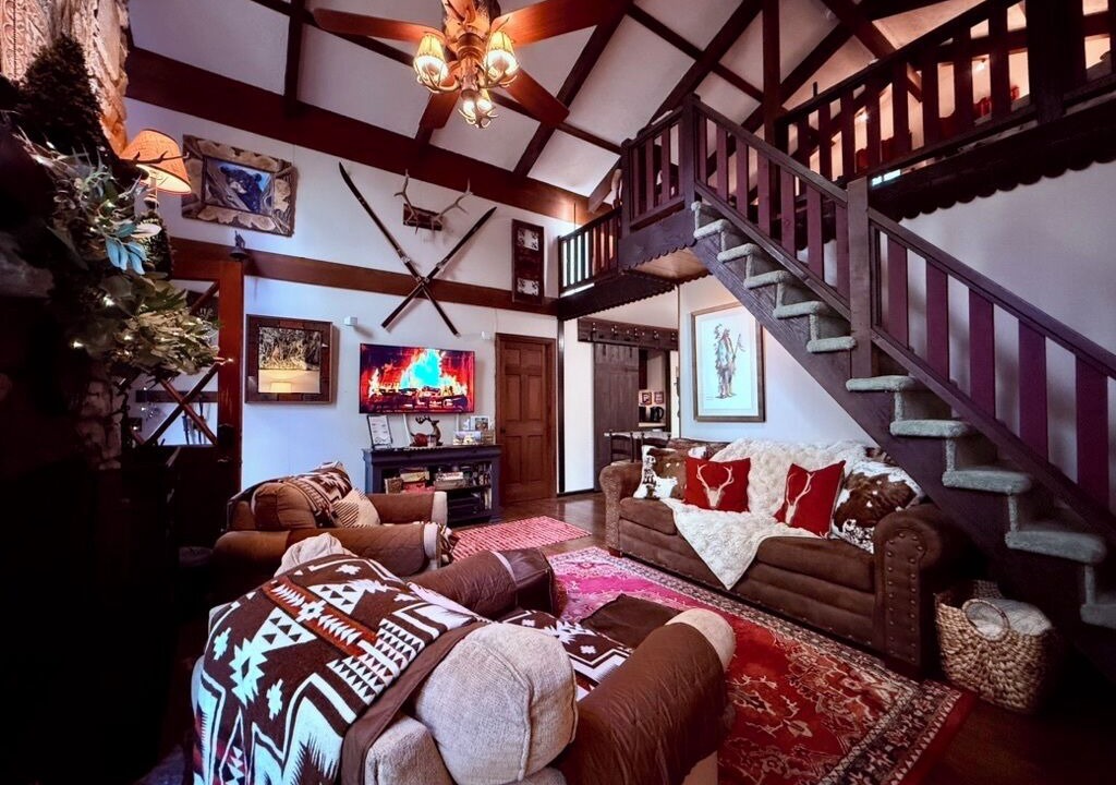 Photo of Livingroom in Charter Hills