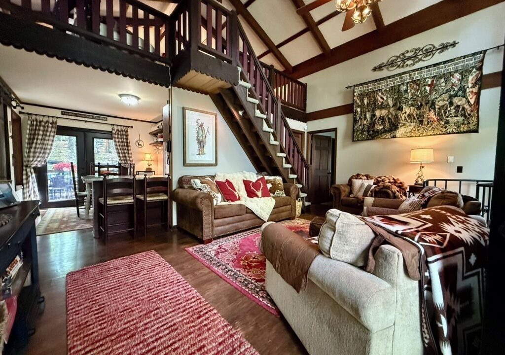 Photo of Livingroom in Charter Hills