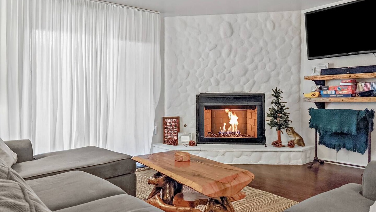 Photo of Livingroom in Summit Estates