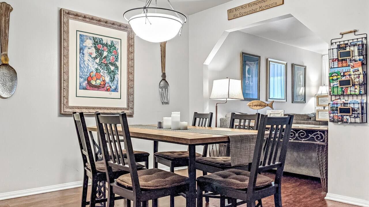 Photo of Livingroom in Summit Estates