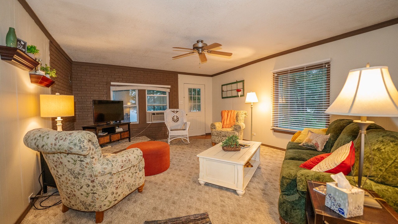 Photo of Livingroom in Twin Lake
