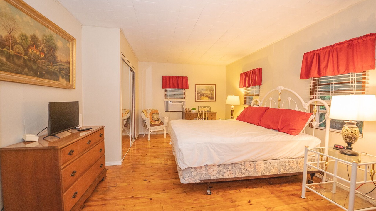 Photo of Bedroom in Twin Lake