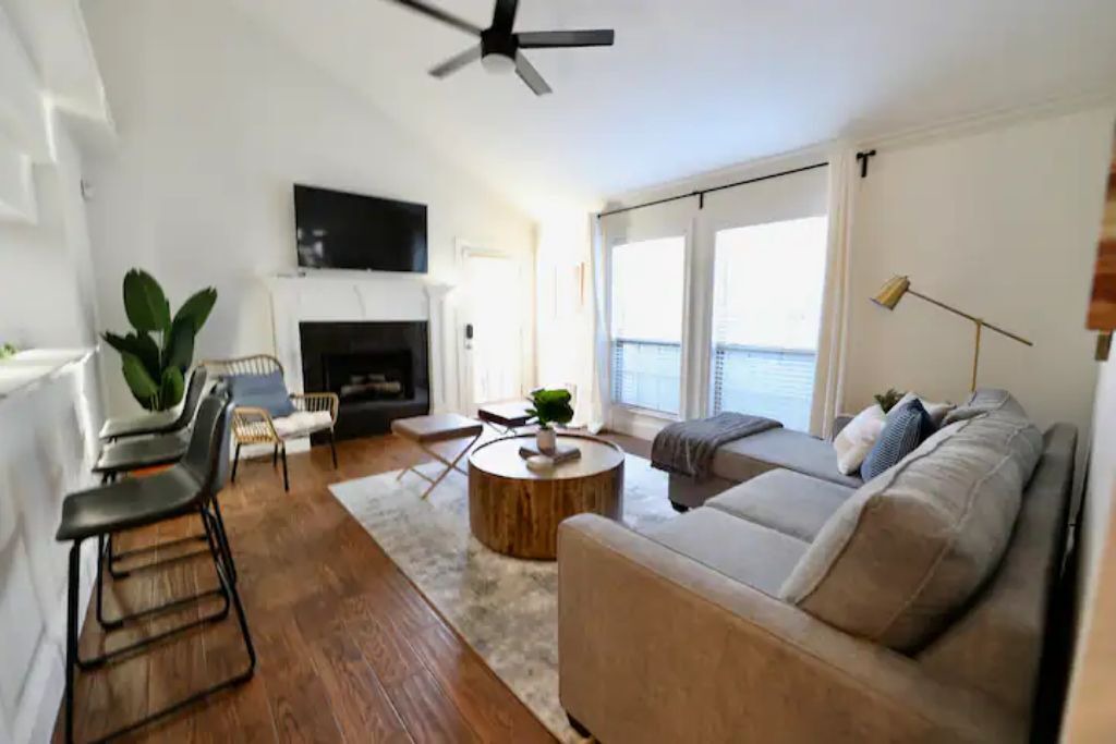 Photo of Livingroom in Lower Greenville