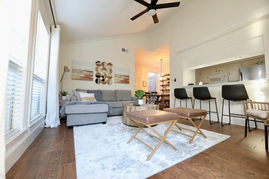 Photo of Livingroom in Lower Greenville