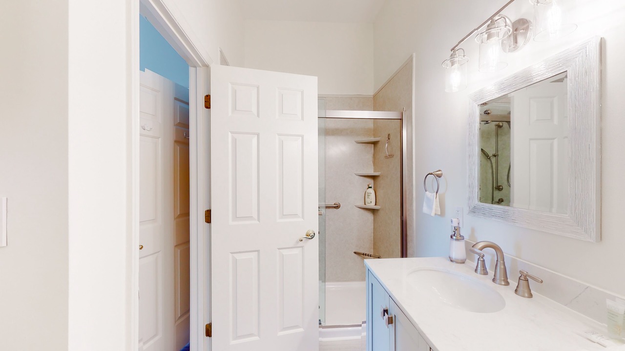 Photo of Bathroom in Heron Harbour Isle