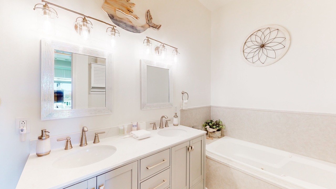 Photo of Bathroom in Heron Harbour Isle