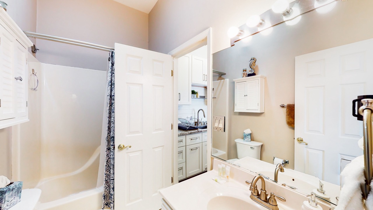 Photo of Bathroom in Heron Harbour Isle