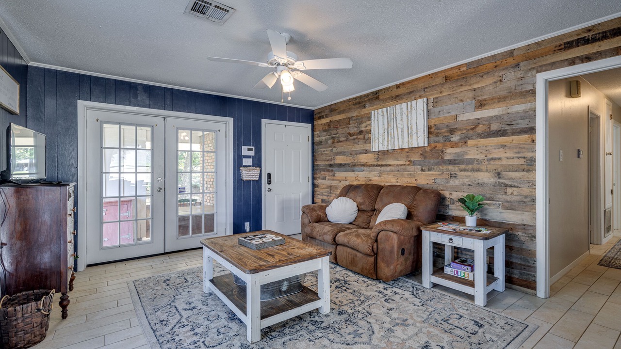 Photo of Livingroom in Claiborne