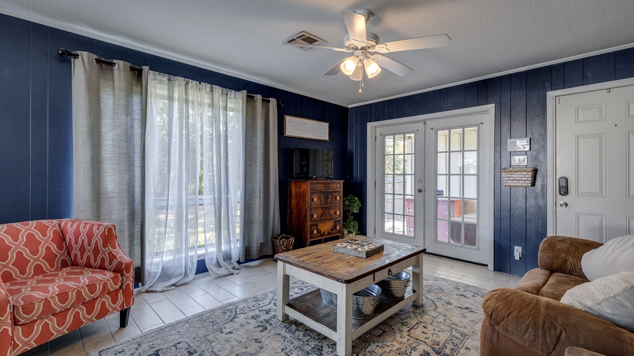 Photo of Livingroom in Claiborne