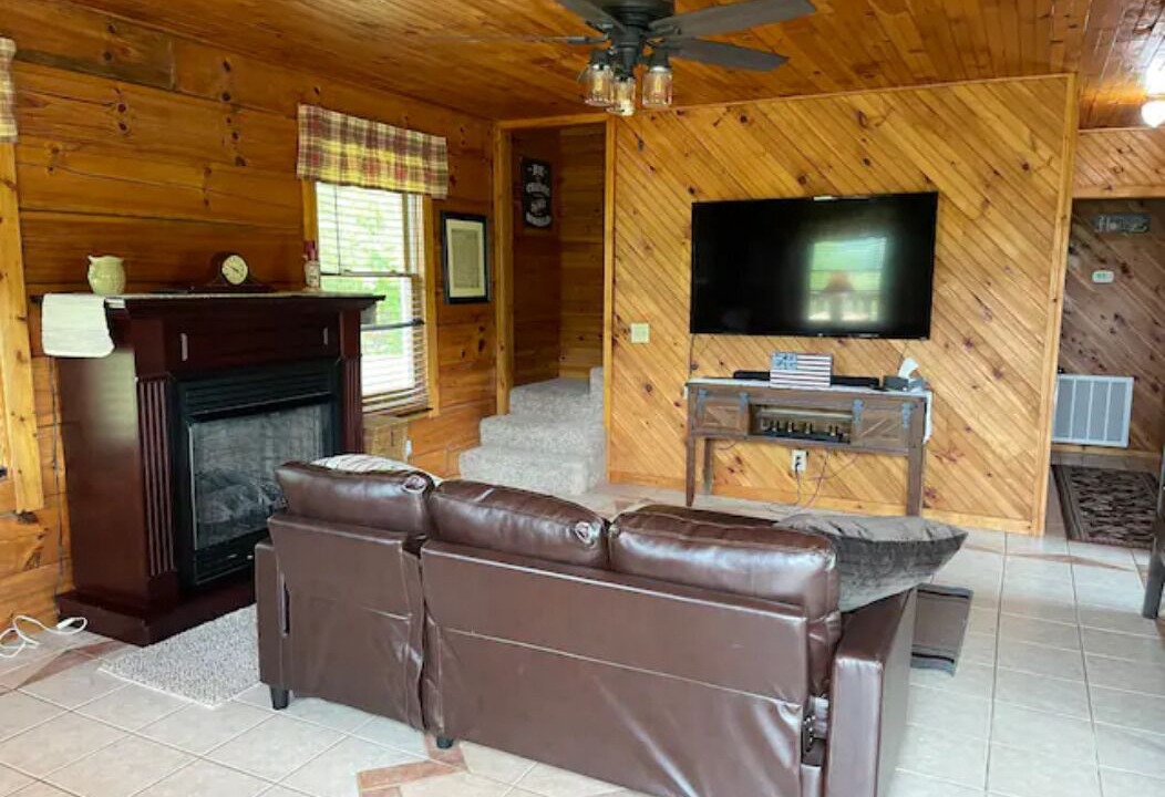 Photo of Livingroom in Rogersville