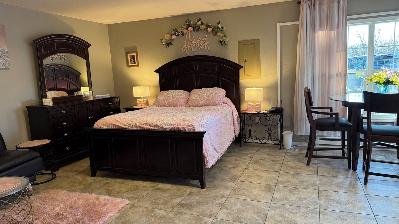 Photo of Bedroom in Roswell