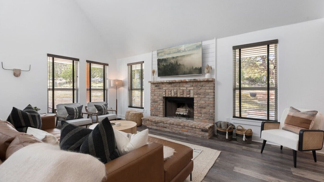 Photo of Livingroom in Fredericksburg