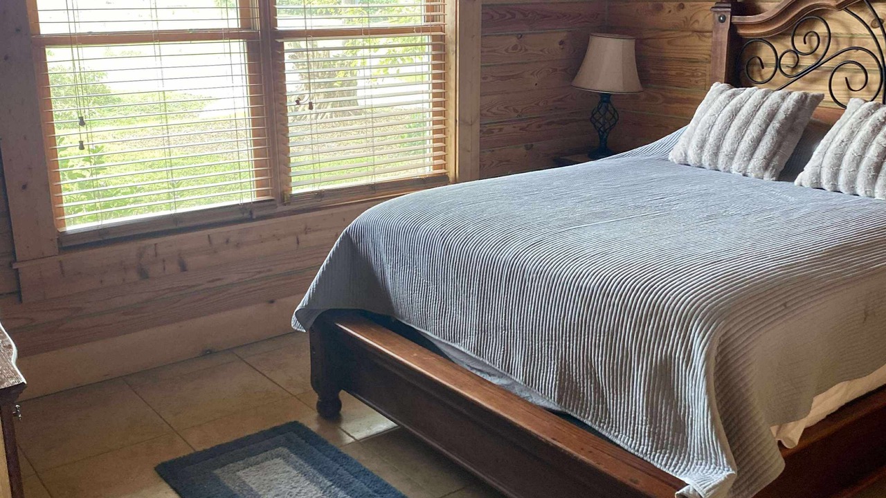 Photo of Bedroom in Taylor Creek