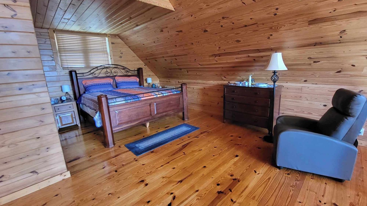 Photo of Bedroom in Taylor Creek