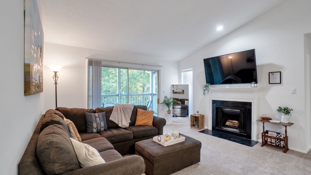 Photo of Livingroom in Sharon Woods
