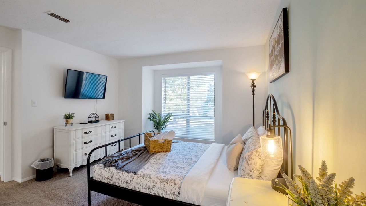 Photo of Bedroom in Sharon Woods