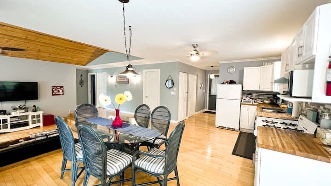 Photo of Kitchen in Head Lake