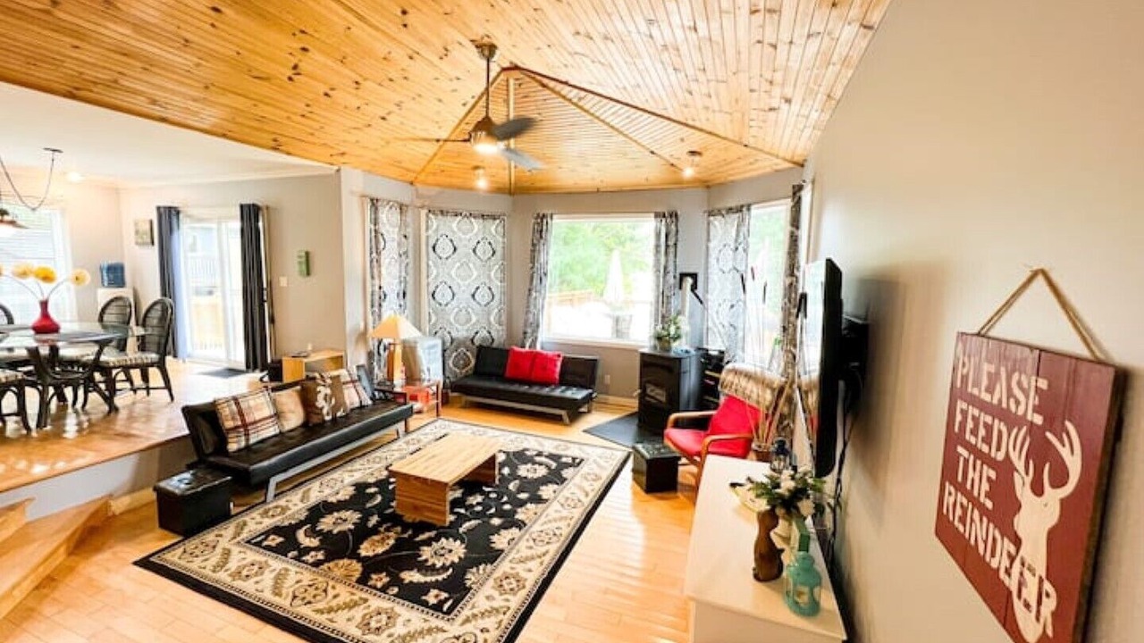 Photo of Livingroom in Head Lake