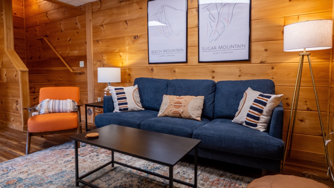 Photo of Livingroom in West Jefferson