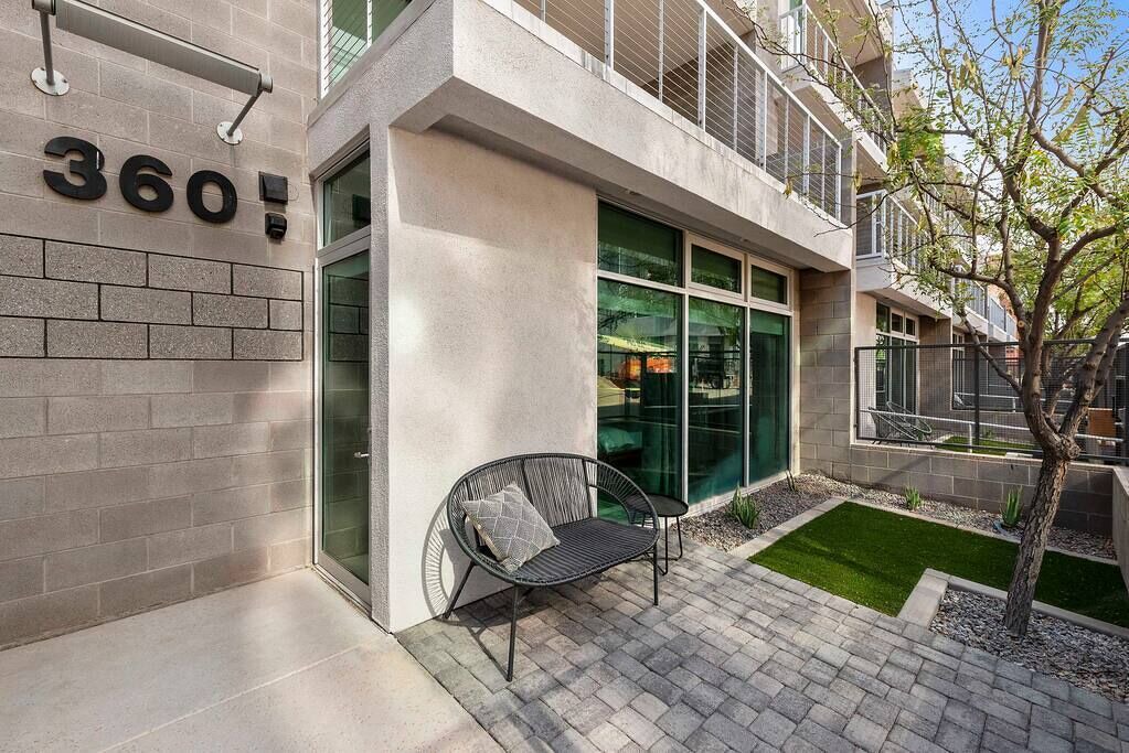 Photo of Patio Balcony in Riverside