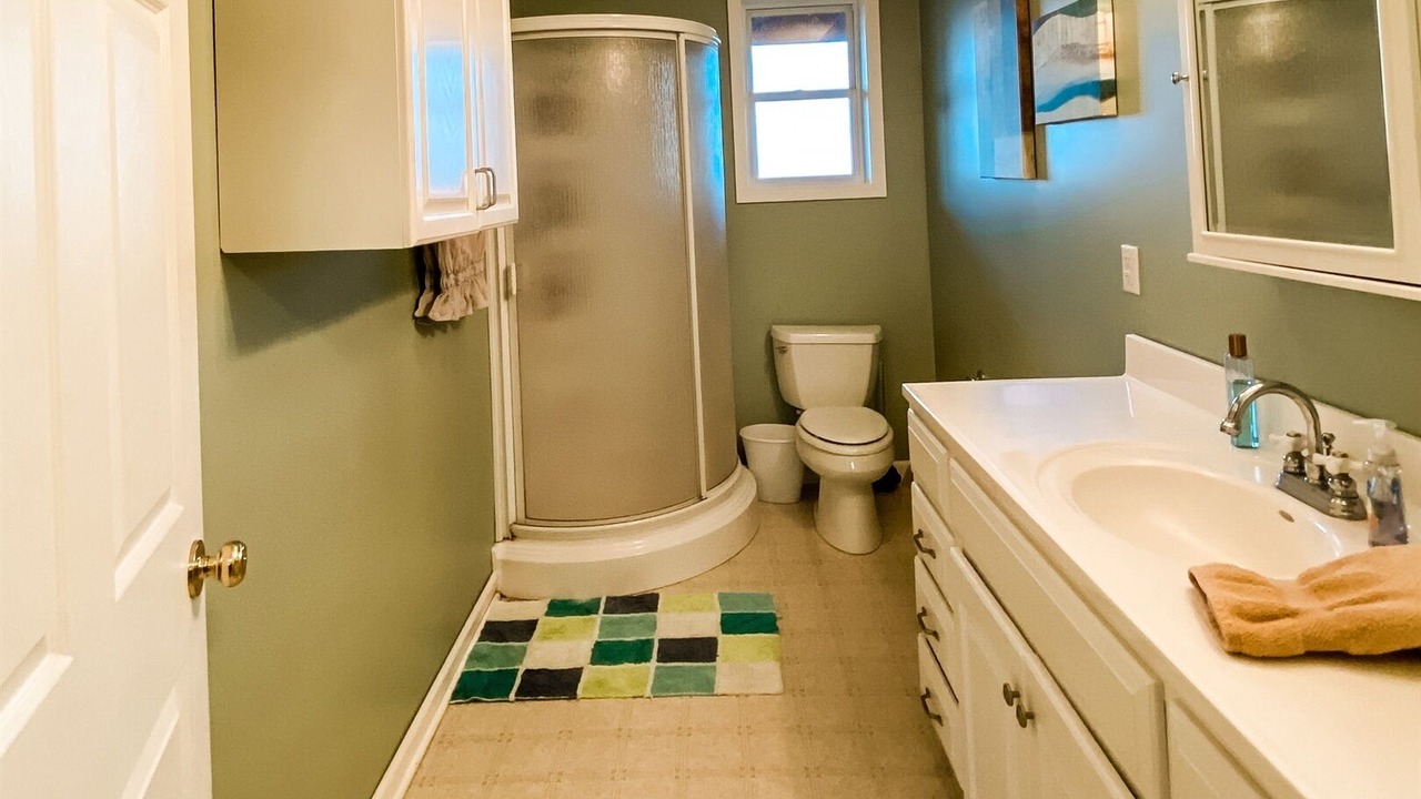 Photo of Bathroom in Cypremort Point