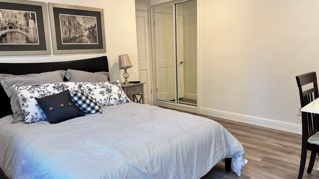 Photo of Bedroom in Arden-Arcade