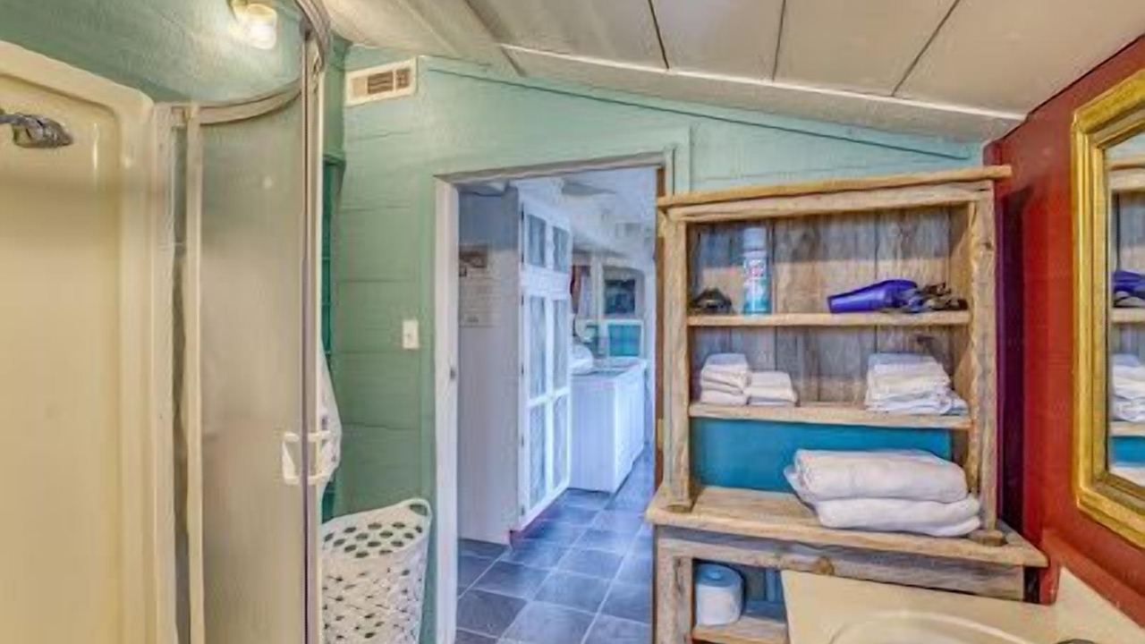 Photo of Bathroom in Eureka Springs Historic District