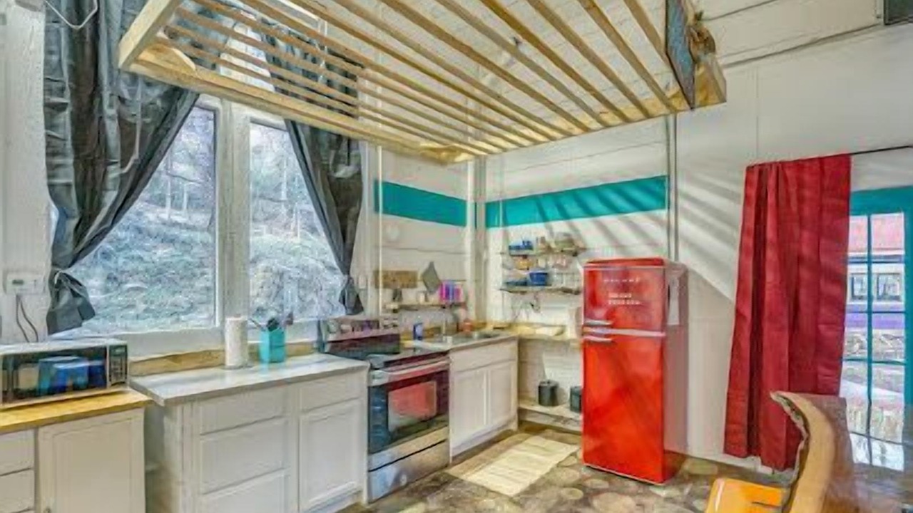 Photo of Kitchen in Eureka Springs Historic District