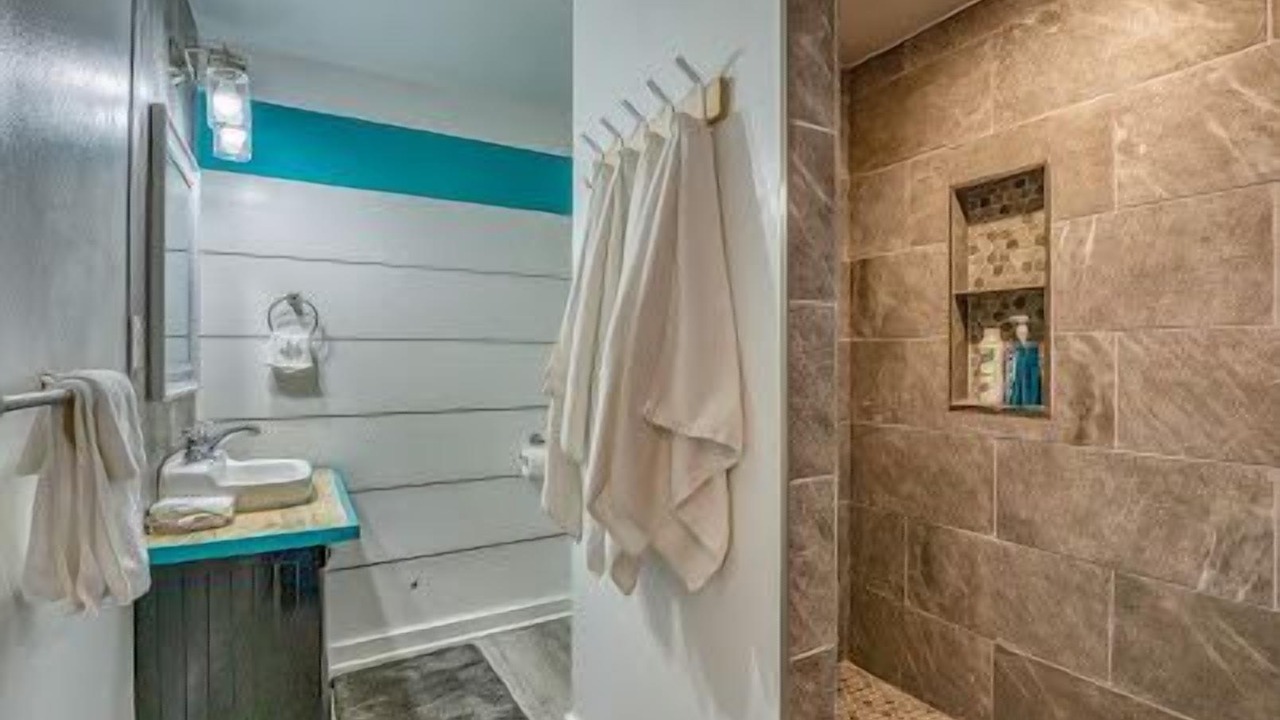 Photo of Bathroom in Eureka Springs Historic District