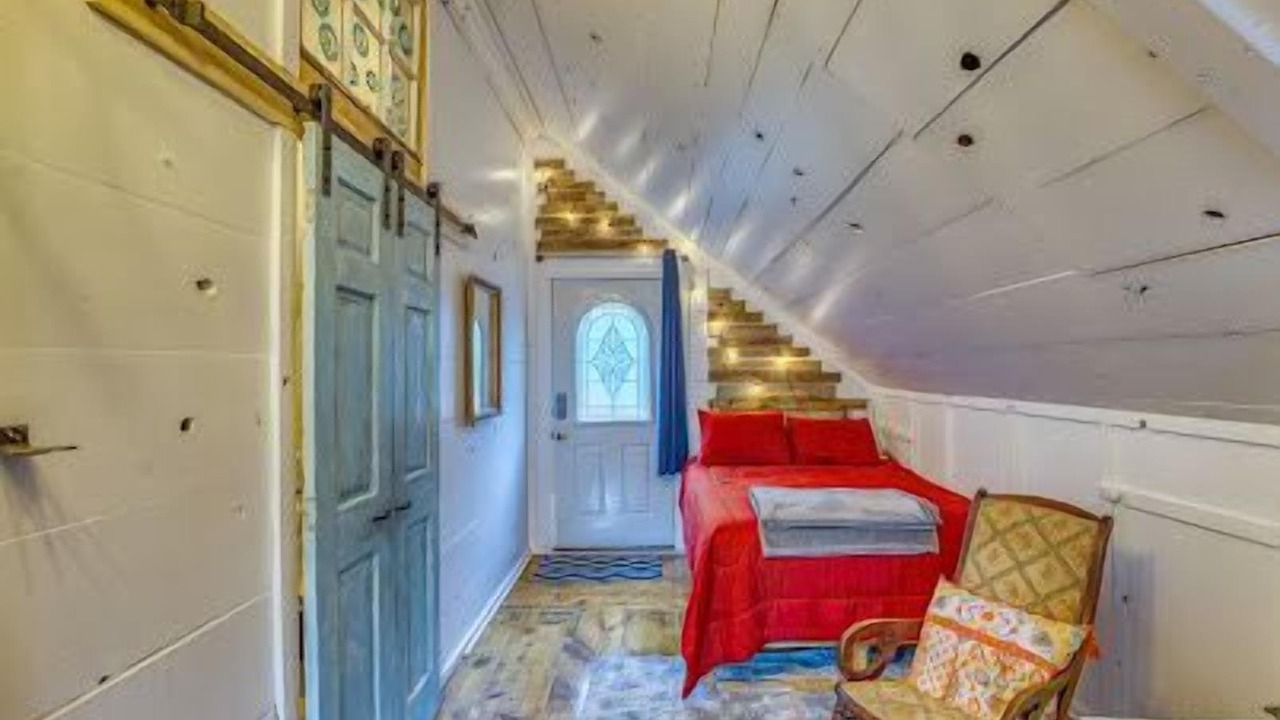Photo of Bedroom in Eureka Springs Historic District