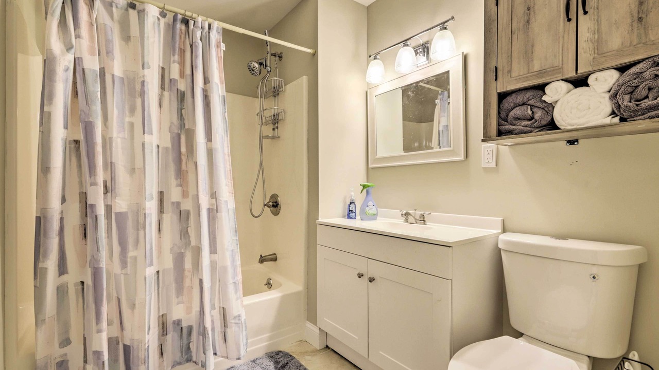 Photo of Bathroom in Memorial Square