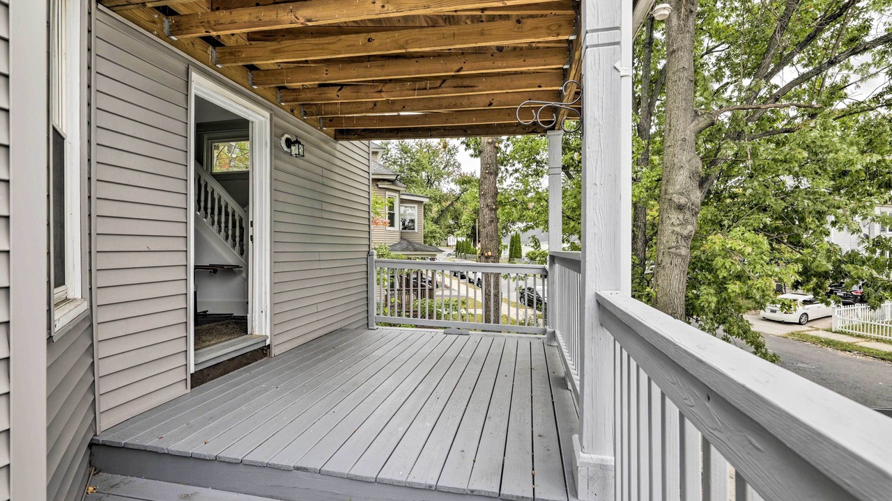 Photo of Patio Balcony in Memorial Square