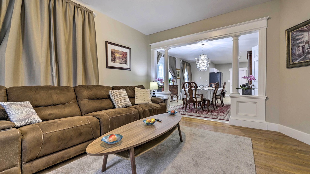 Photo of Livingroom in Memorial Square