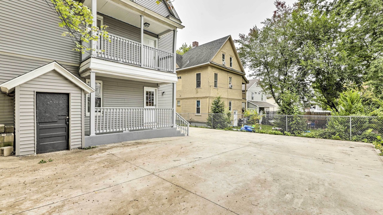 Photo of Outdoor in Memorial Square