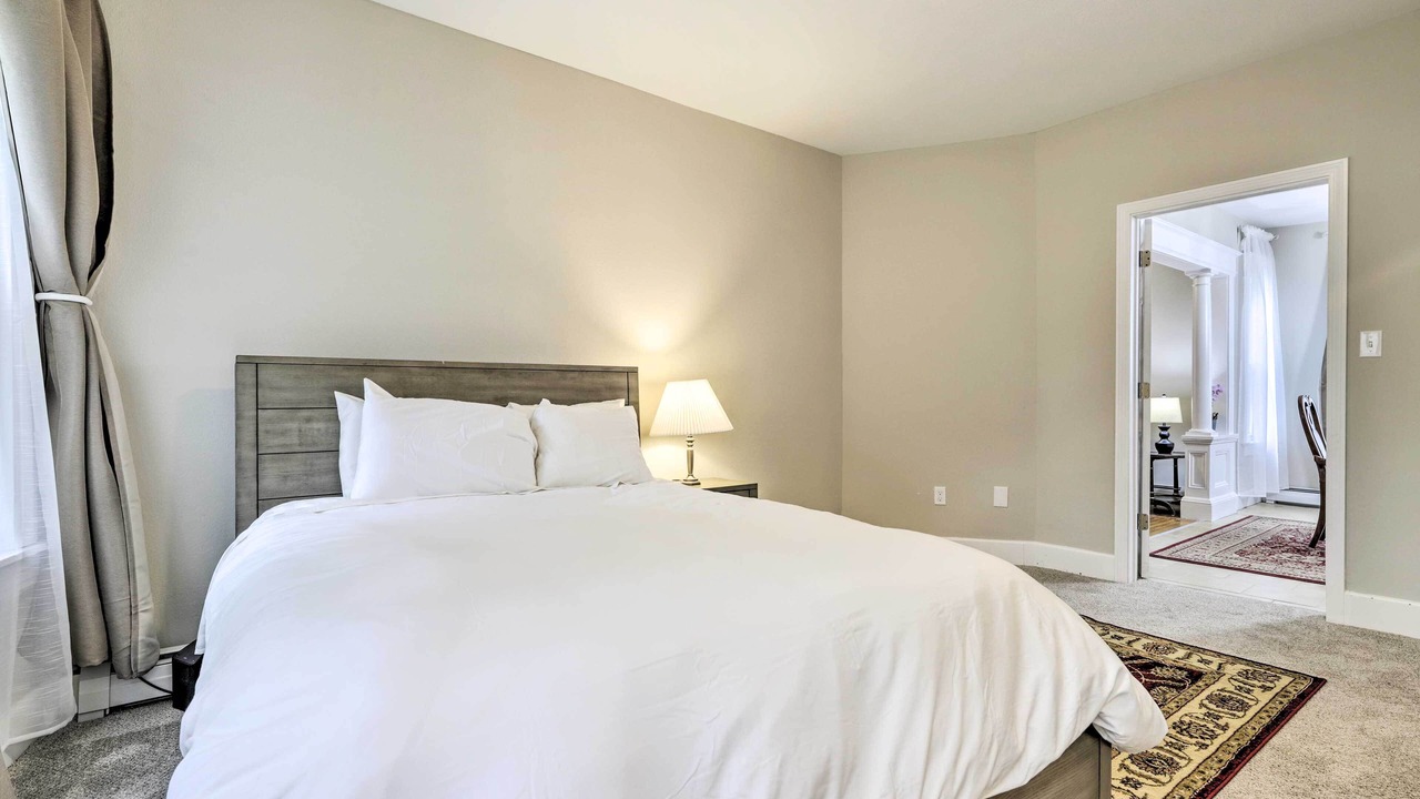 Photo of Bedroom in Memorial Square